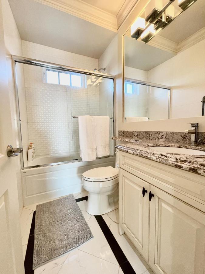 Vancouver Luxury Guesthouse Екстериор снимка