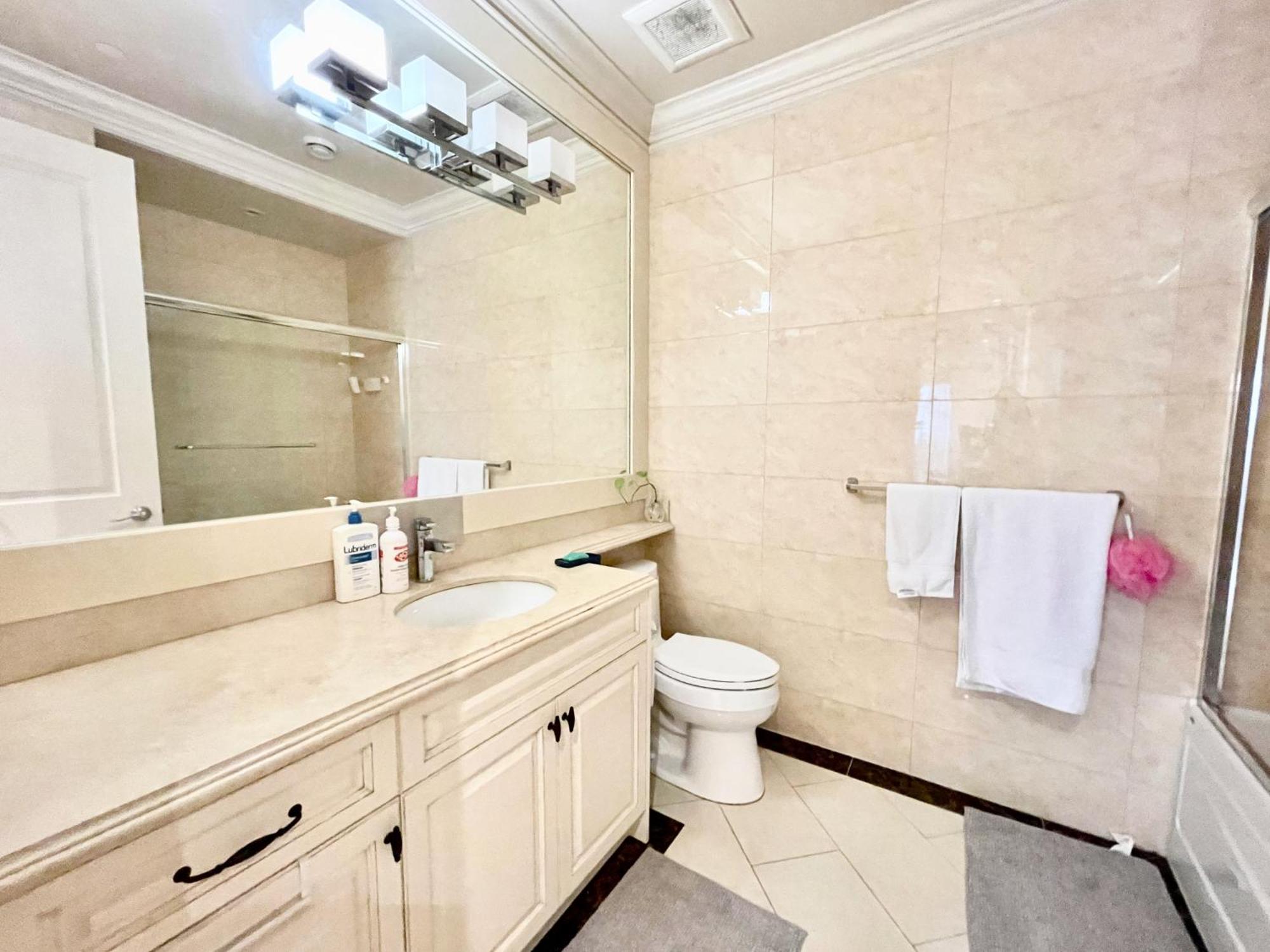 Vancouver Luxury Guesthouse Екстериор снимка